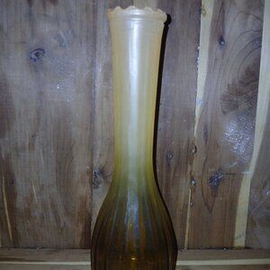 Bin 4  Vintage Jeanette flutter vase